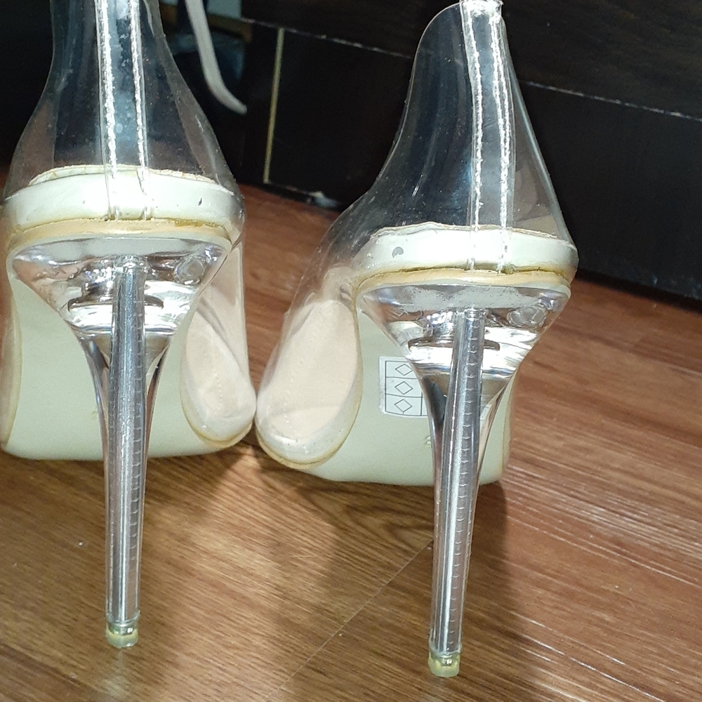 Heels - Picture 3 of 3